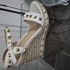 Stylish White Wedge Sandals with Gold Accents